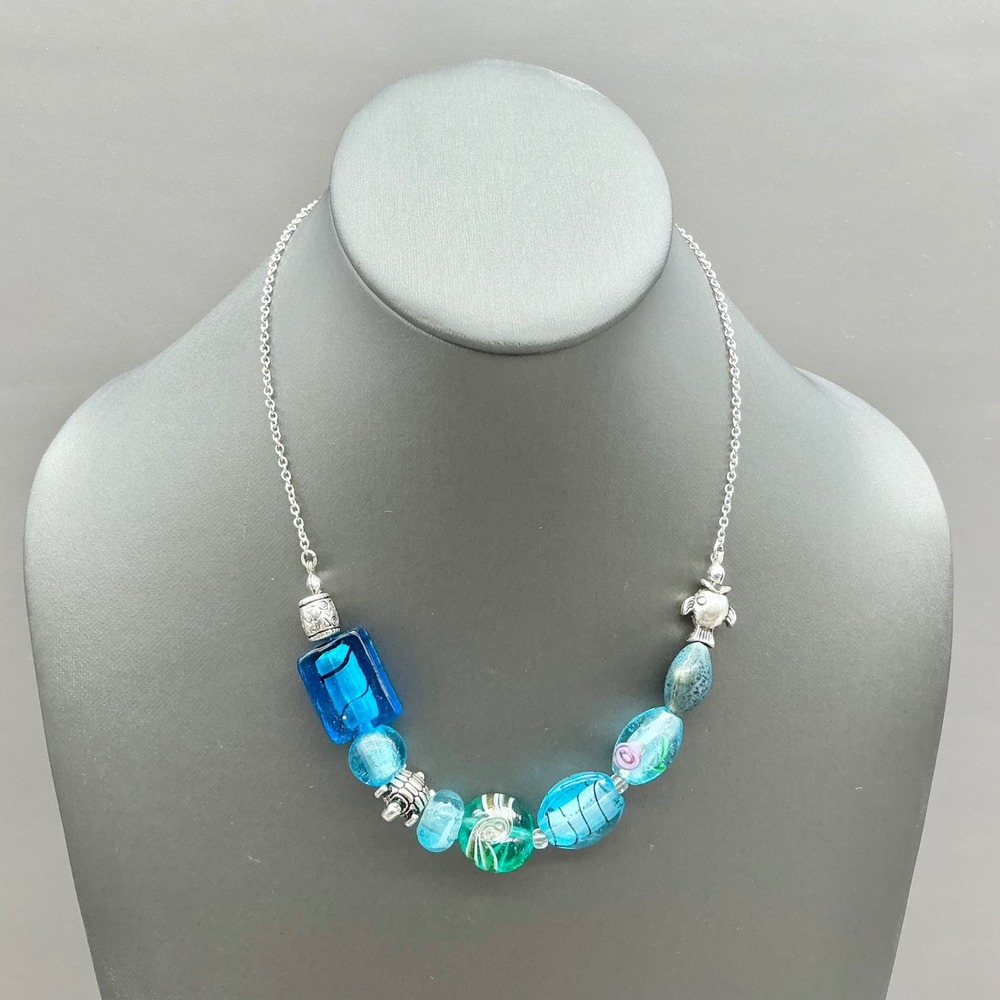 Avon Necklace Women Blue Art Glass Turtle Fish Sea Life Beaded Silver Tone Chain